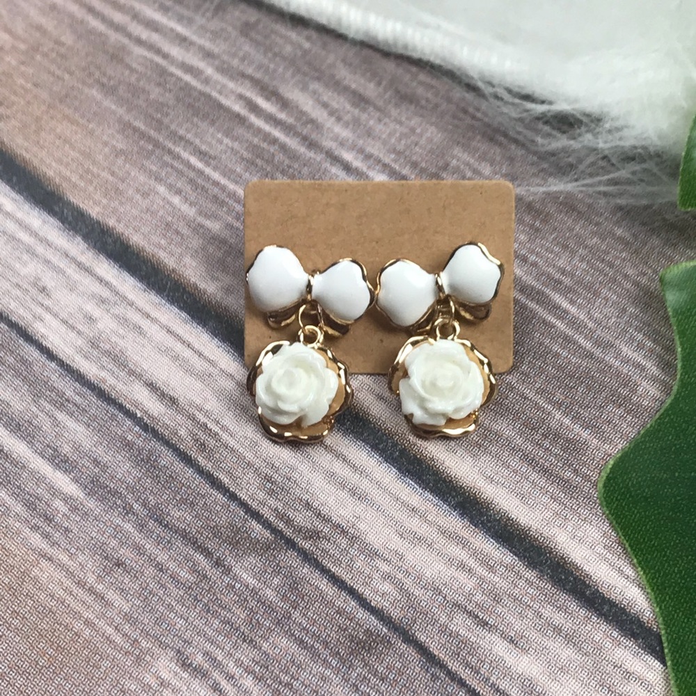 🌼New! Gold Finish White Bow Flower Stud Earrings